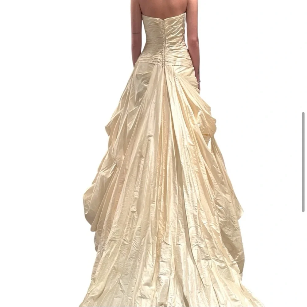 NWT ENZOANI Erica Light Ivory/Antique Gold Koyna Silk Princess Dress (6) - Picture 7 of 14